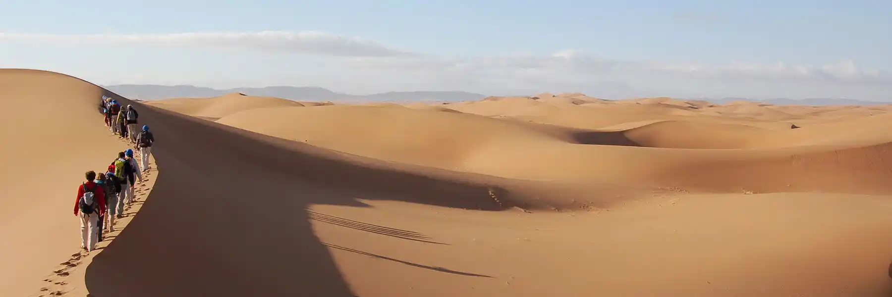 Marcheurs dans le désert Marocain